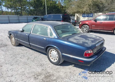 1998 Jaguar Xj8 Vanden Plas z USA, uszkodzony, nr VIN SAJKX6244WC843747